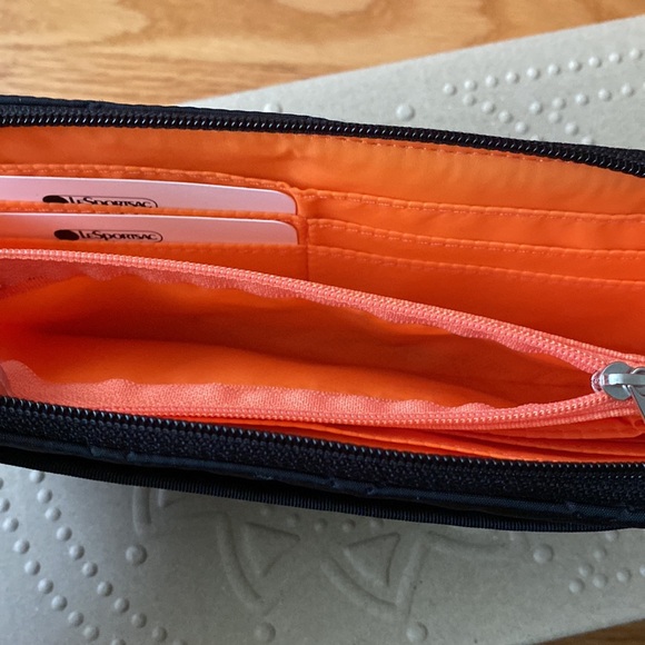 LeSportSac Tech Wallet Wristlet - Picture 5 of 5